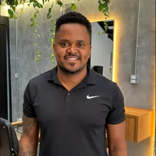 Neneka, barbeiro da Domus Barbershop em Sete Lagoas